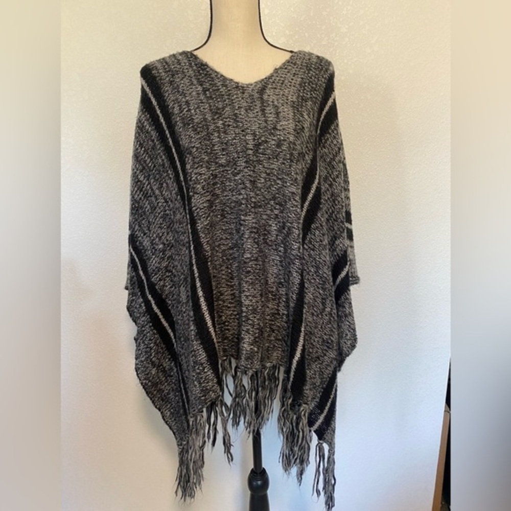 Ashley By 26 International Poncho - Picture 1 of 3